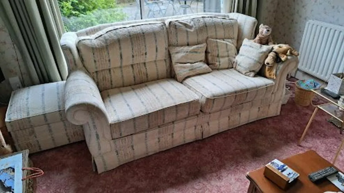 Sofa and 2 armchairs; FREE - Image 1
