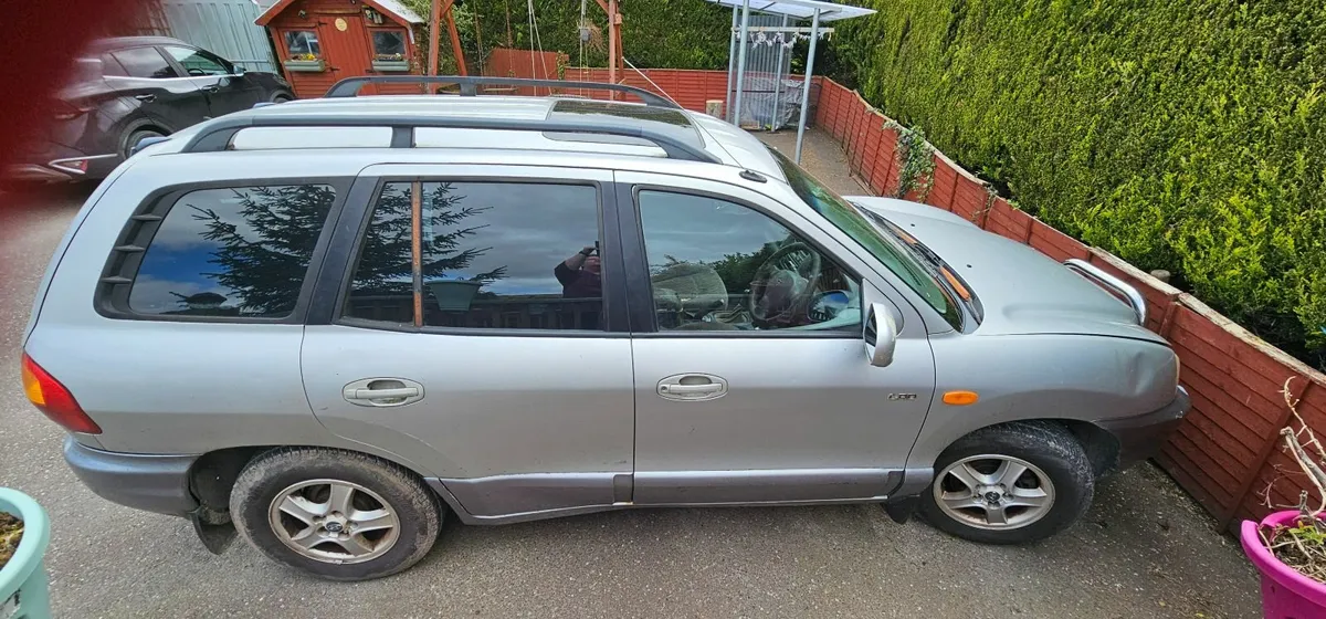 Hyundai Santa Fe 2005 - Image 2