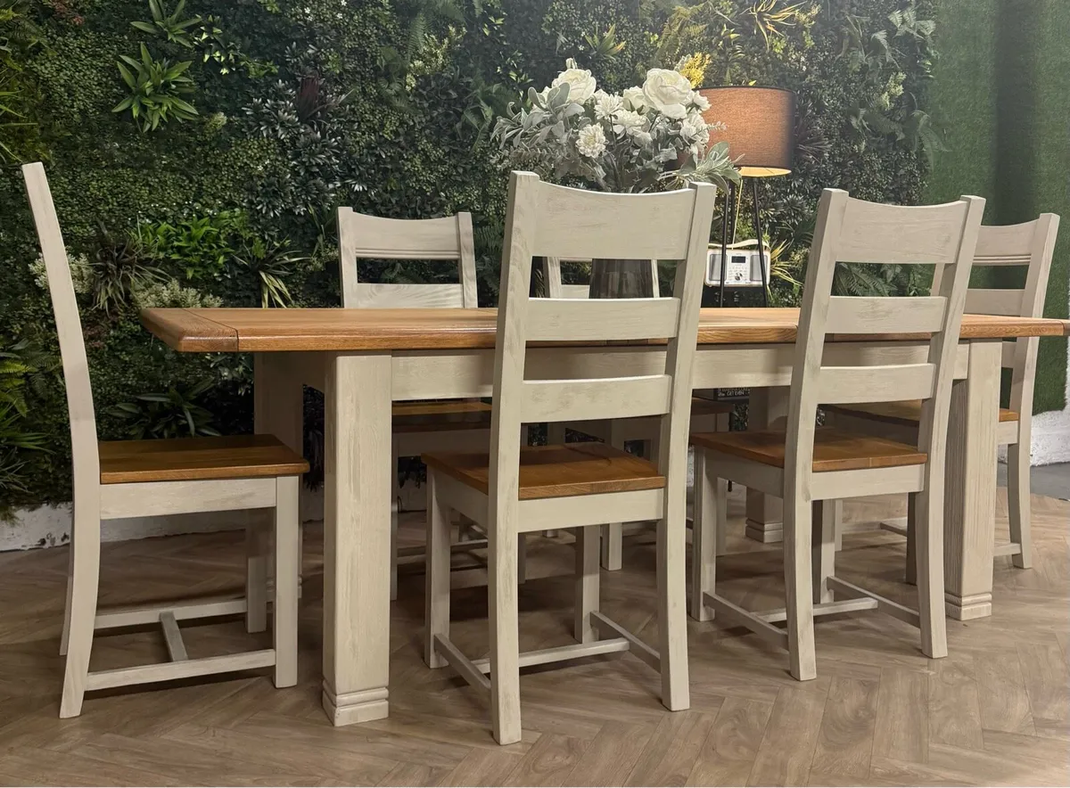 Extending oak kitchen table & 6 chairs/dining set - Image 3