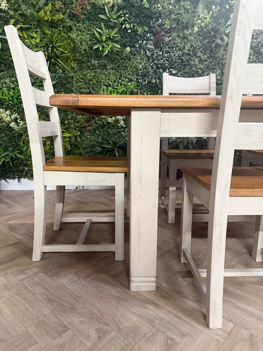 Extending oak kitchen table & 6 chairs/dining set - Image 4