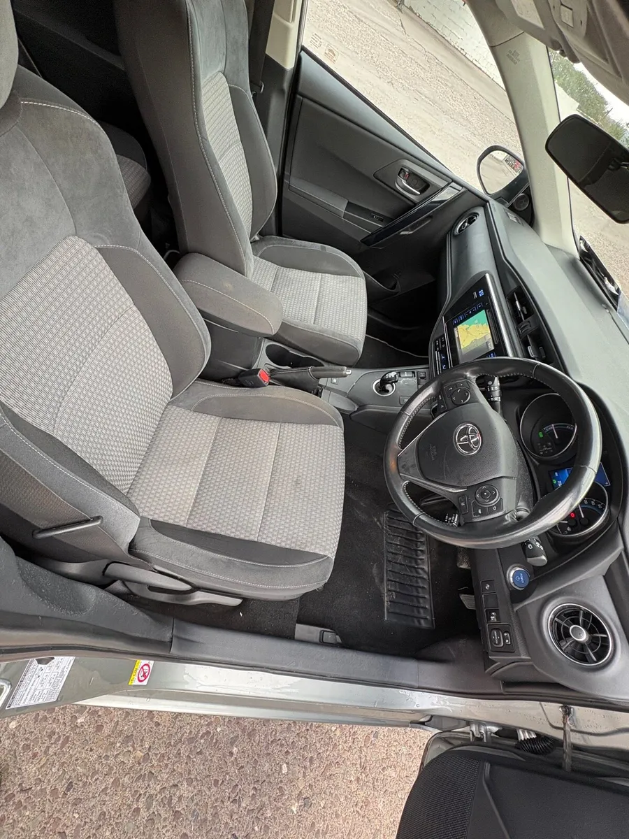 Toyota Auris - Image 4