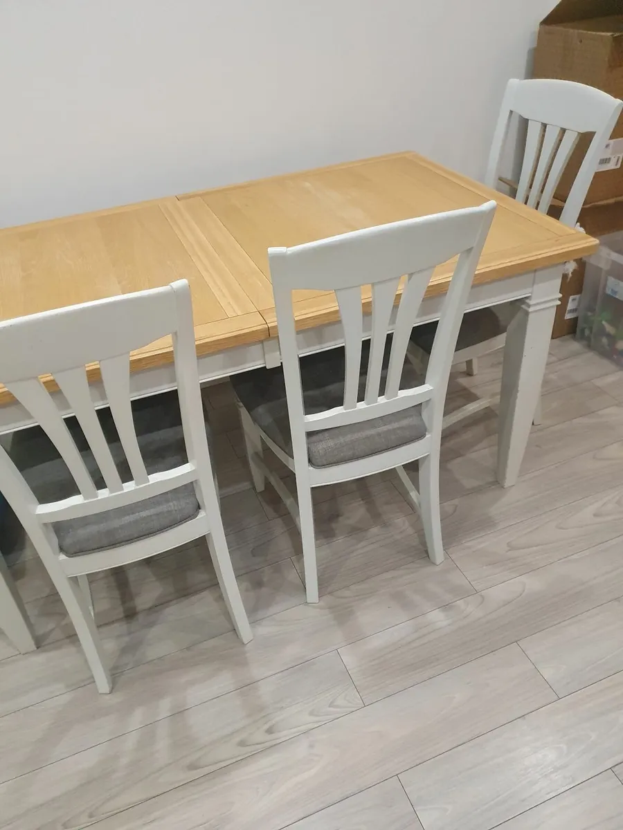 Dining table and chairs - Image 1