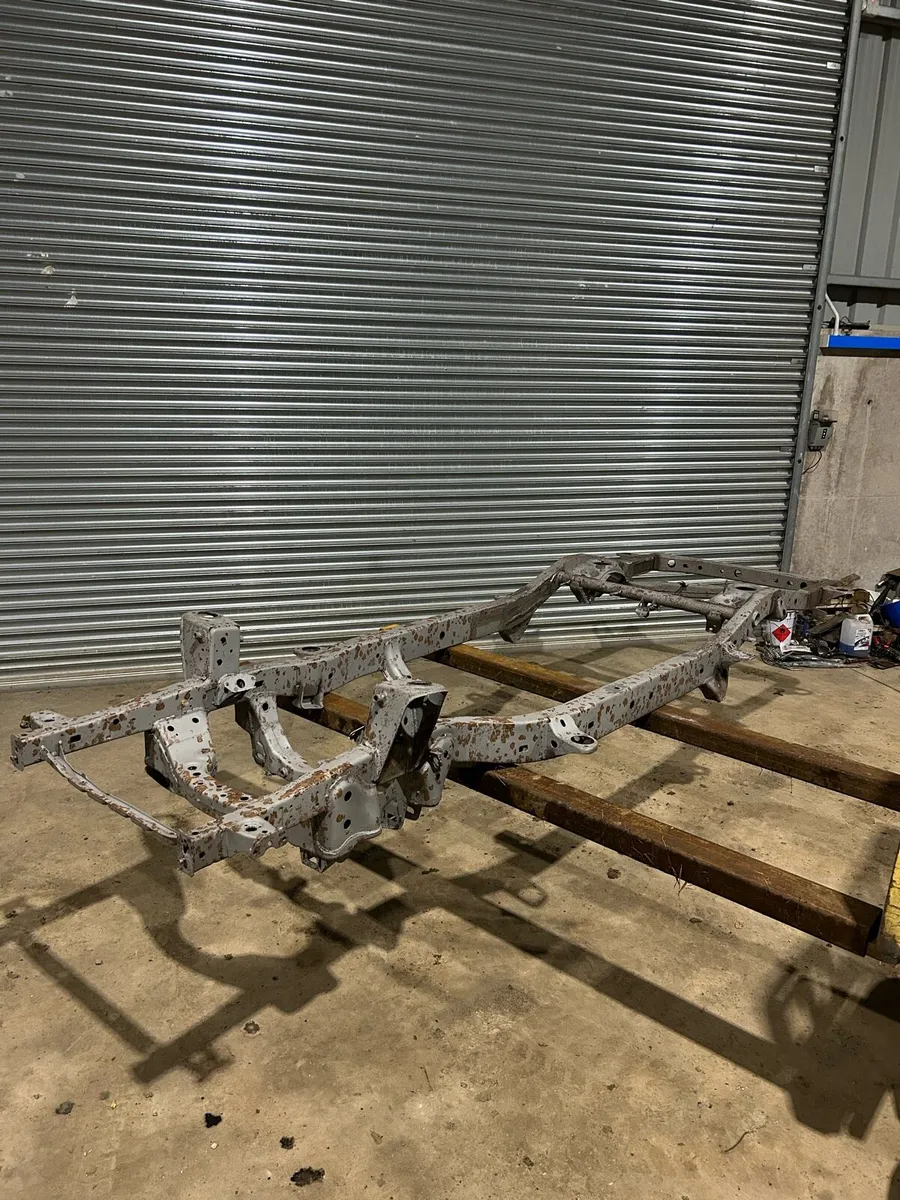 Toyota LandCruiser Colorado chassis swb - Image 1