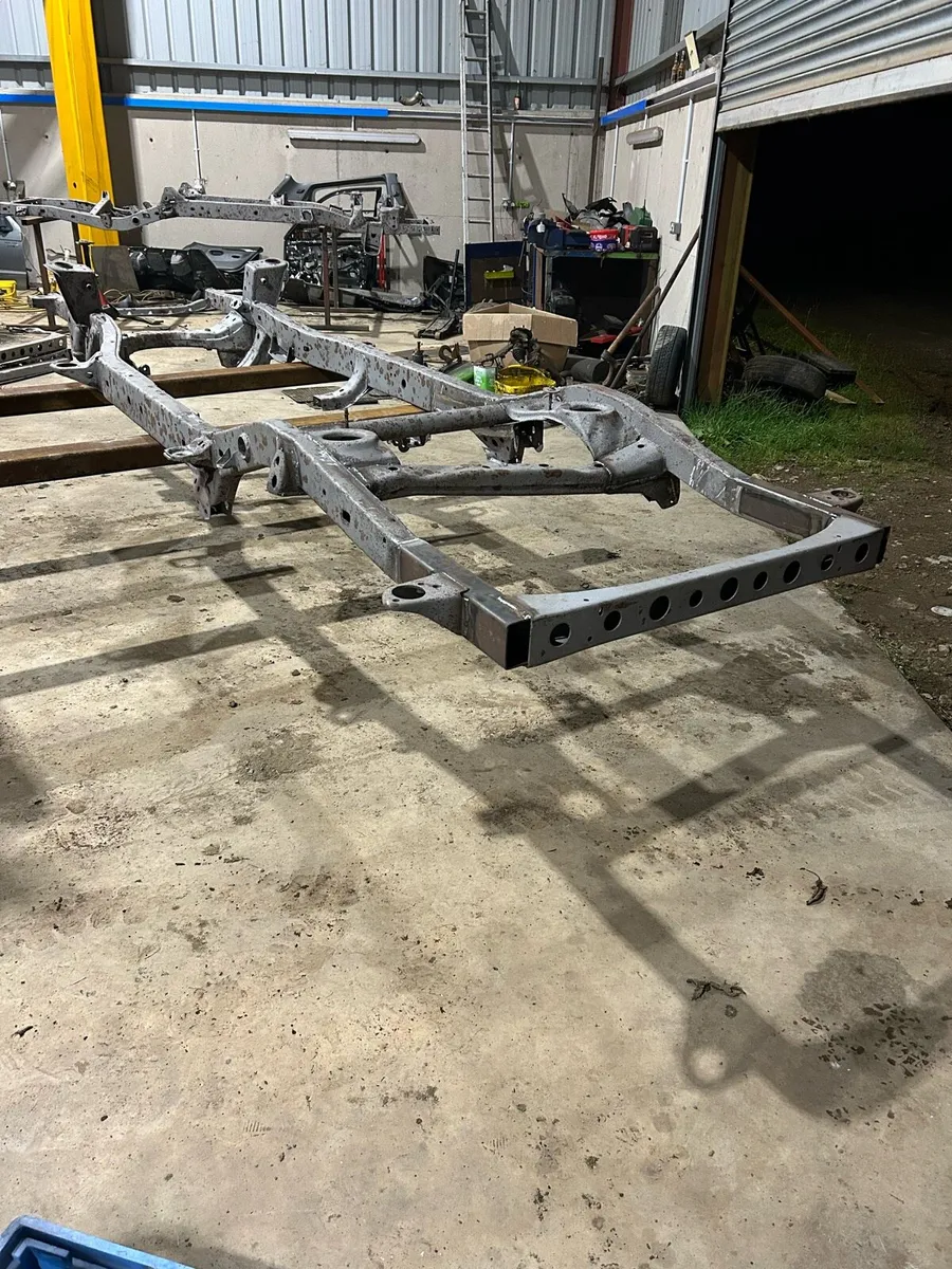 Toyota LandCruiser Colorado chassis swb - Image 2