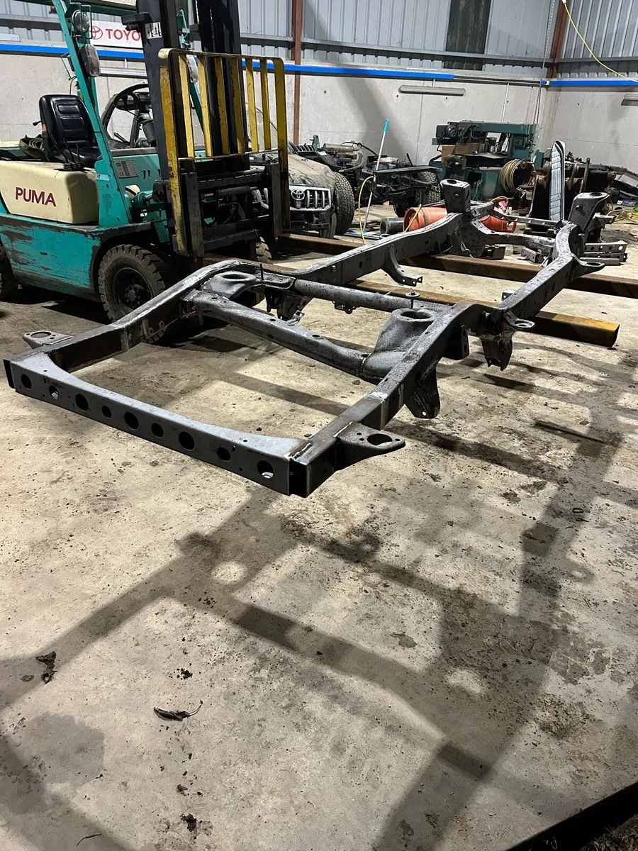 Toyota LandCruiser Colorado chassis swb - Image 3