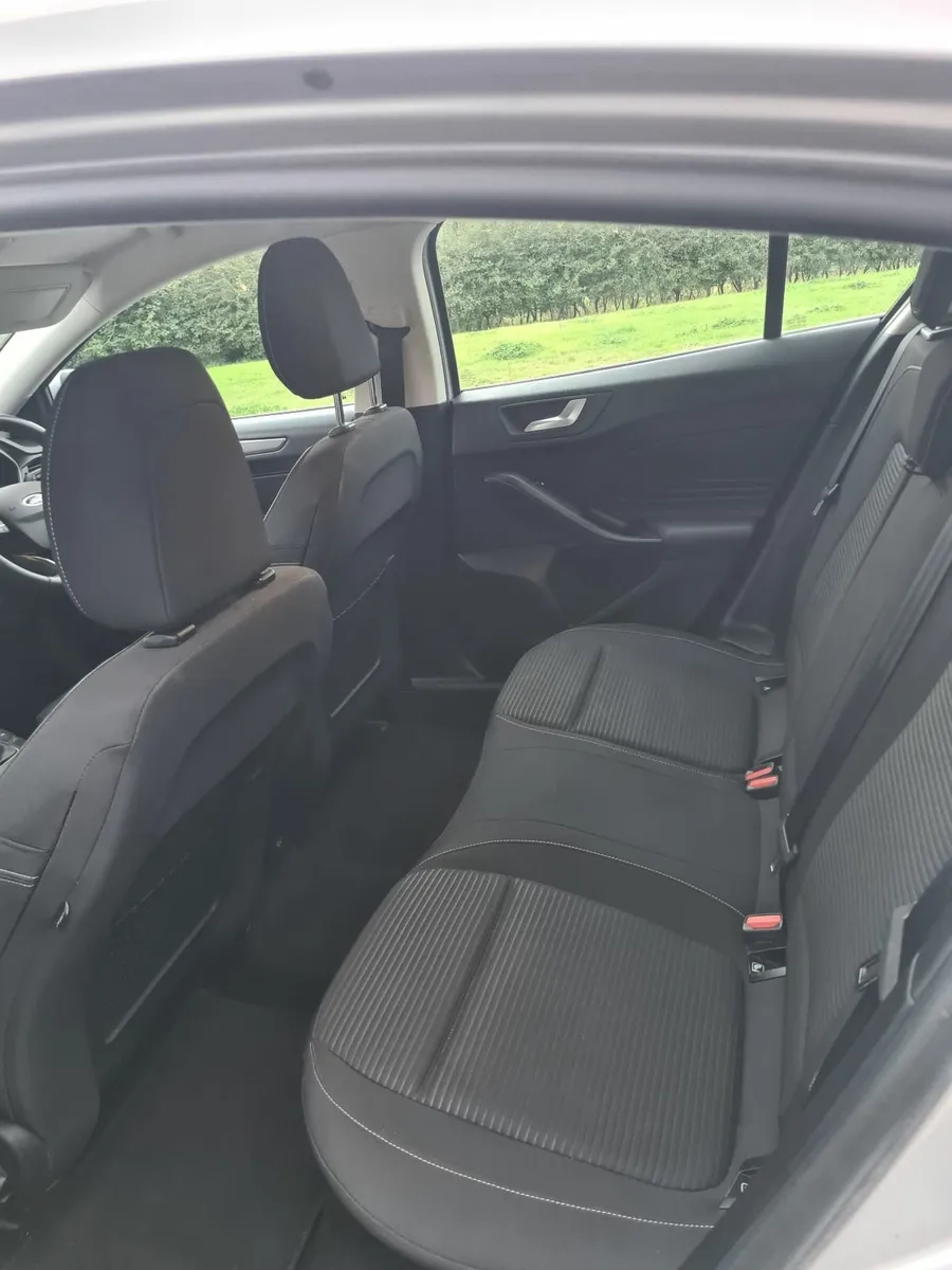 Ford Focus 2021 - Image 2