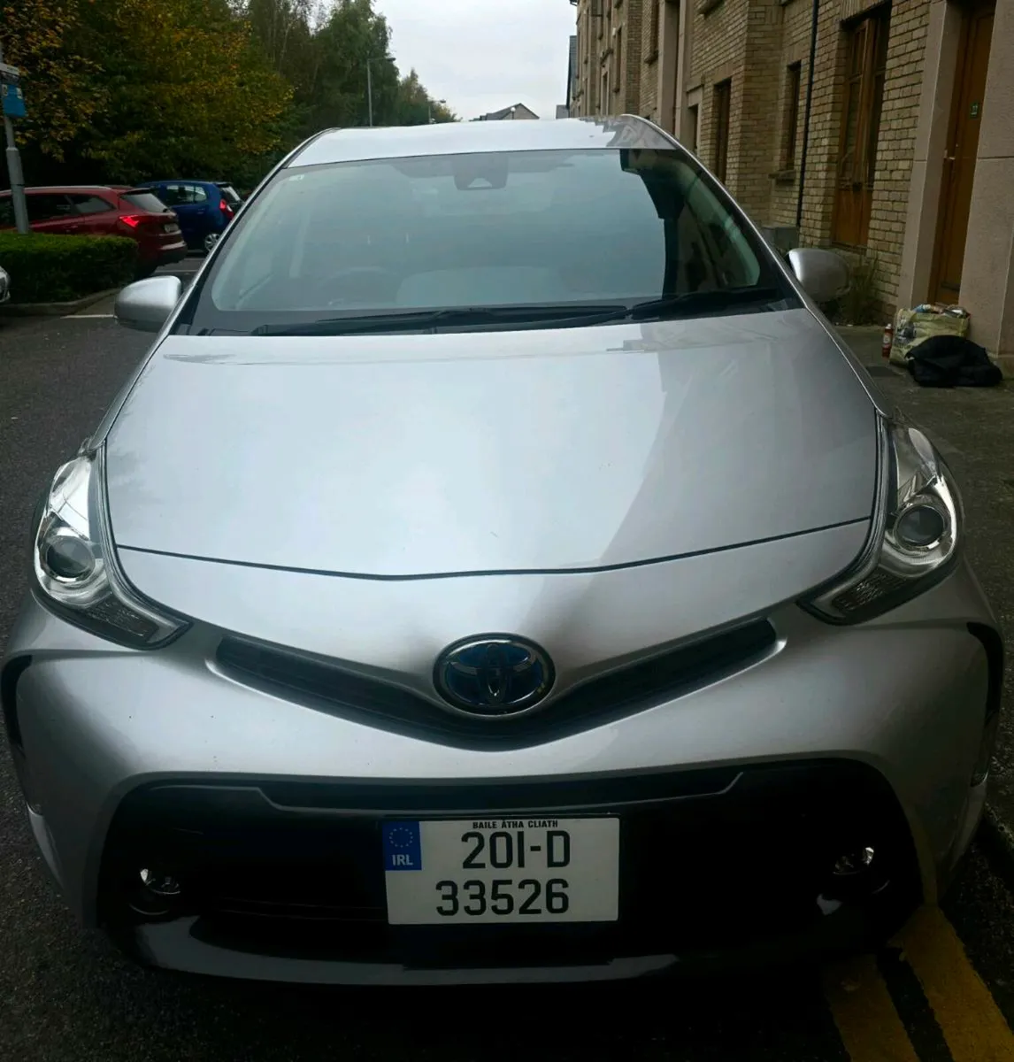 Toyota prius alpha - Image 1
