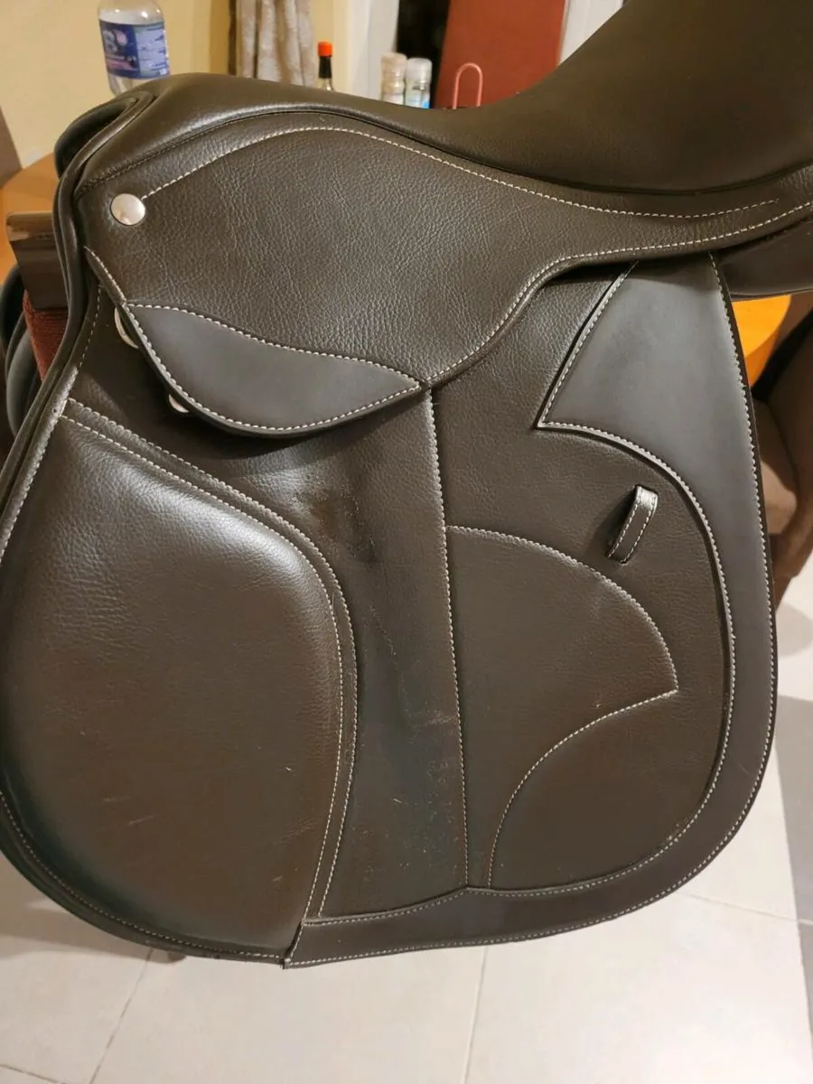 17.5 Inch Mediun width Dark Brown Saddle - Image 2