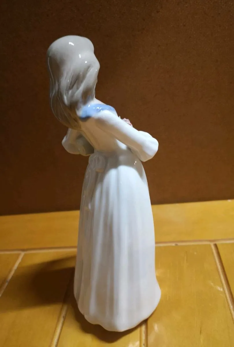 Figurine - Image 2