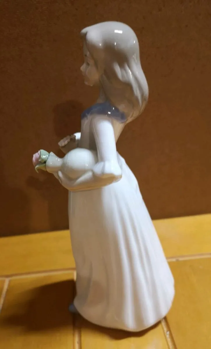 Figurine - Image 3