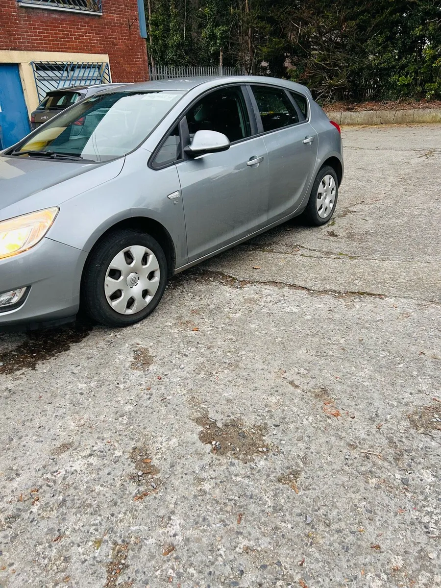 Car - Image 4