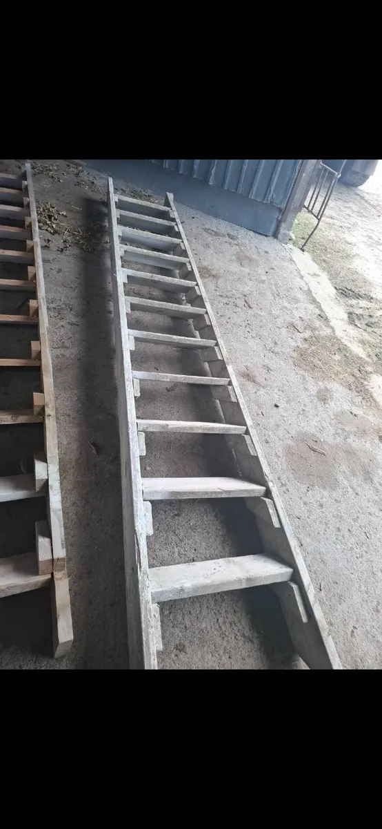 2 Temporary timber stairs - Image 2