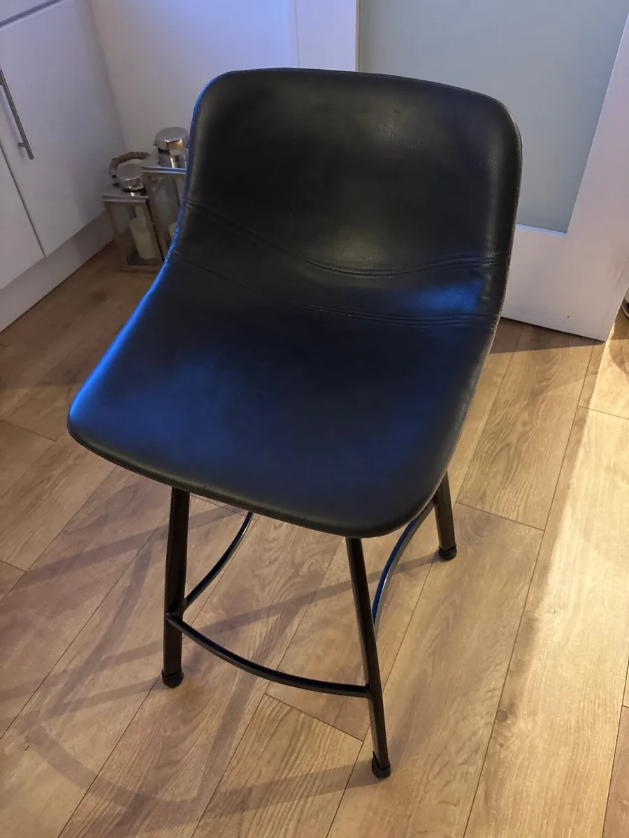 Kitchen bar stools - Image 1