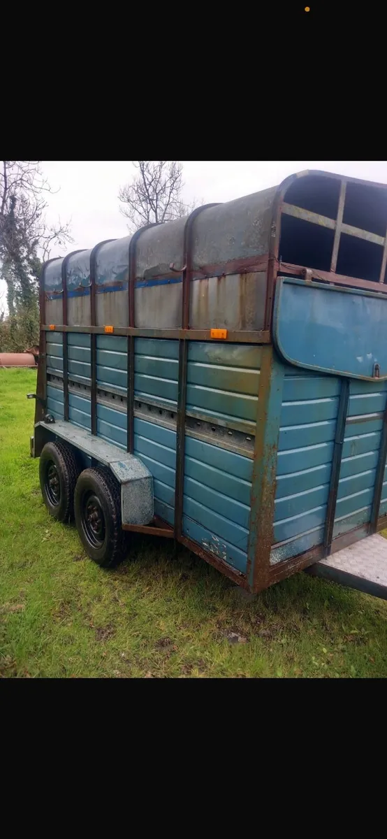 Cattle trailer - Image 1
