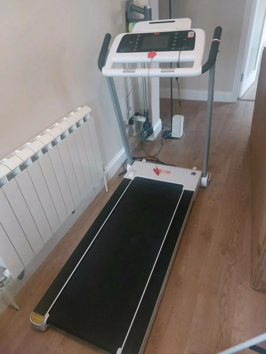 Treadmill 
EasyStore - watch netflix youtube