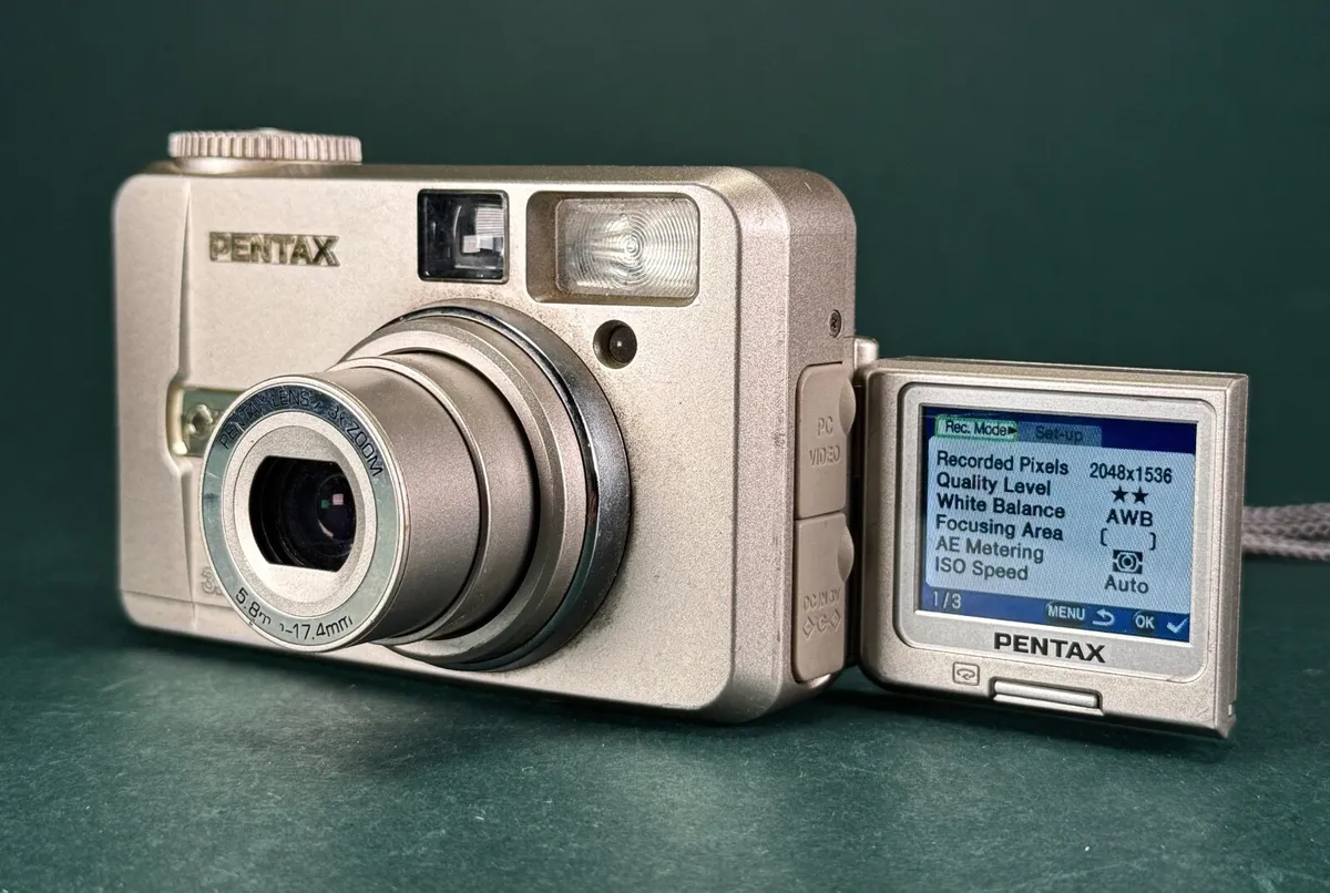 PENTAX Pentax Optio 330GS 3.2MP Digital Camera - Image 1