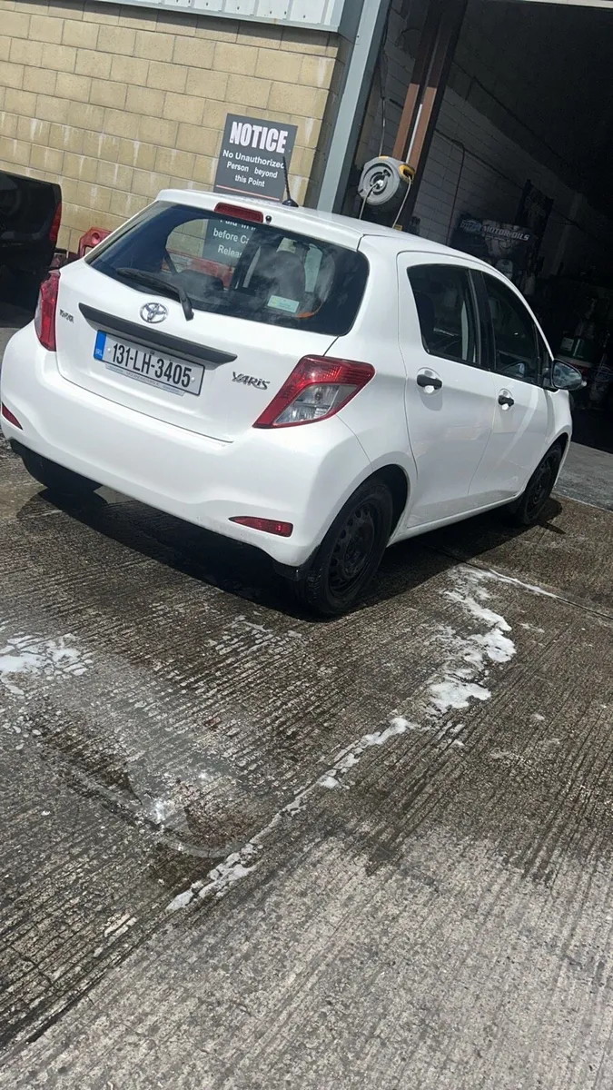 Toyota Yaris 1.0 2013 - Image 2