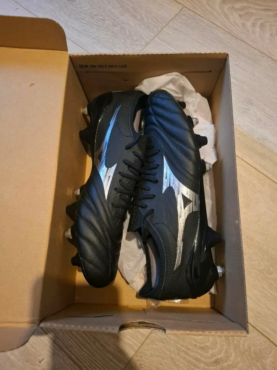 Mizuno Morelia Football Boots - Image 1