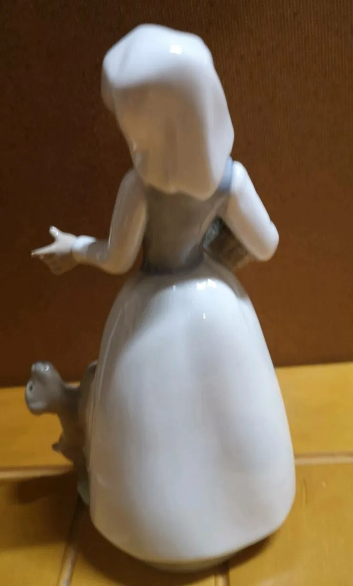 Figurine - Image 4