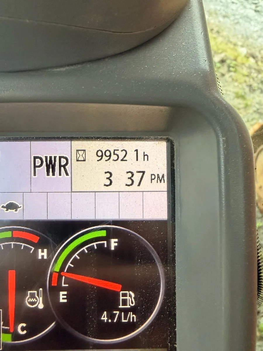 Hitachi Zaxis self drive hire, or with driver - Image 4