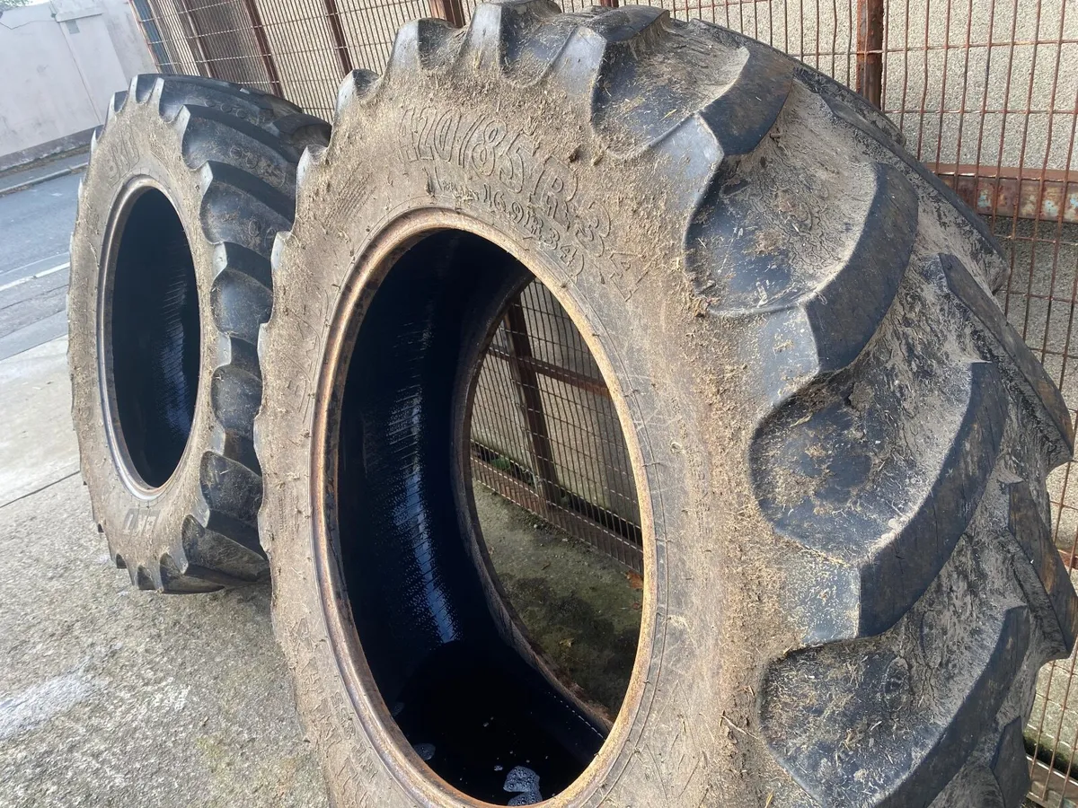 16.9R34(420/85R34)BKT AGRIMAX RADIAL TRACTOR TYRES - Image 1