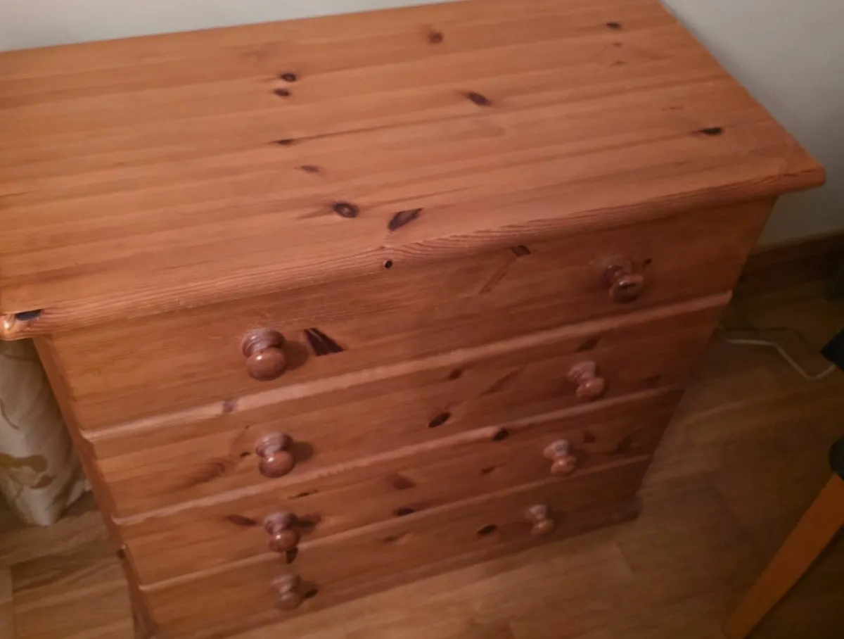 Chest of drawers