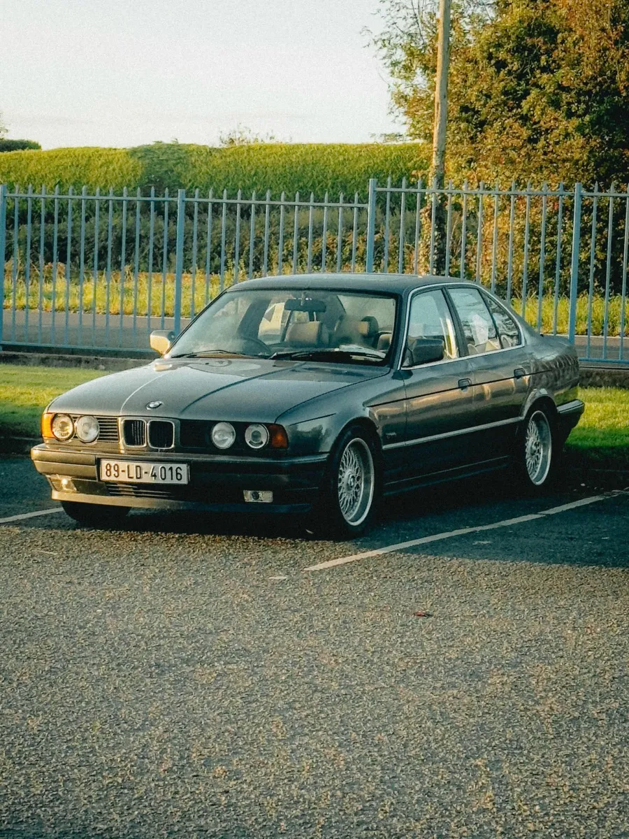 BMW 5-Series 1989 - Image 1
