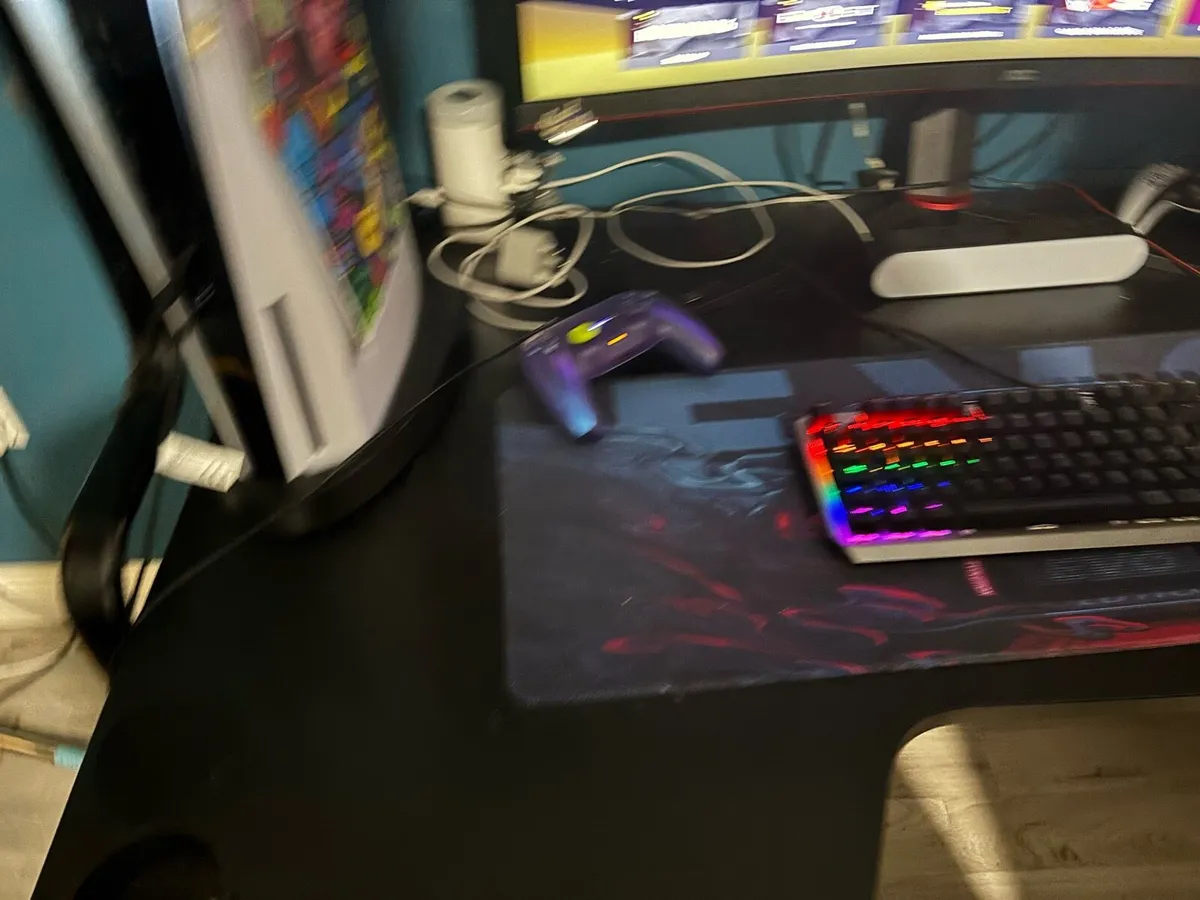 Gaming desk - Image 2