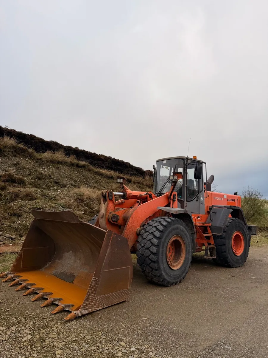 Hitachi loading shovel - Image 1