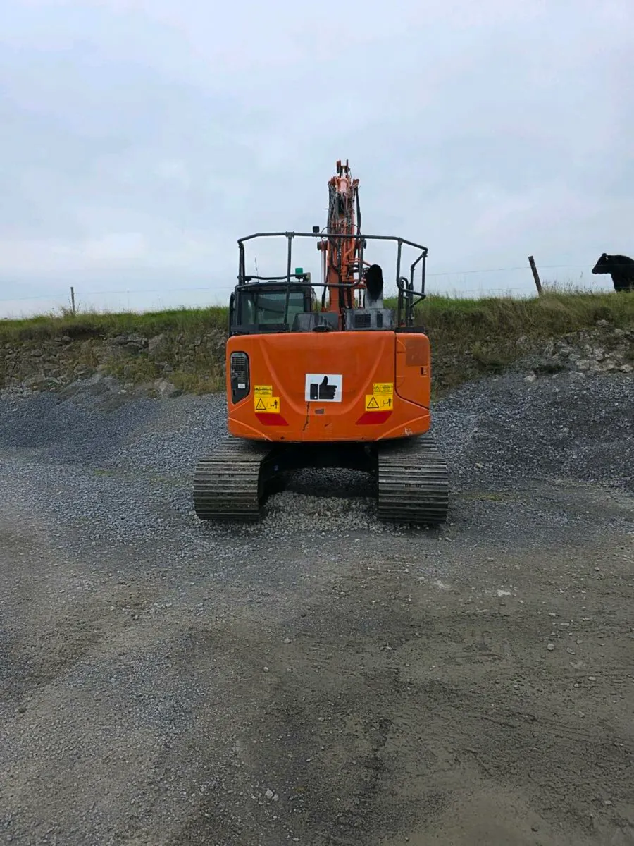 Hitachi 135 - Image 4