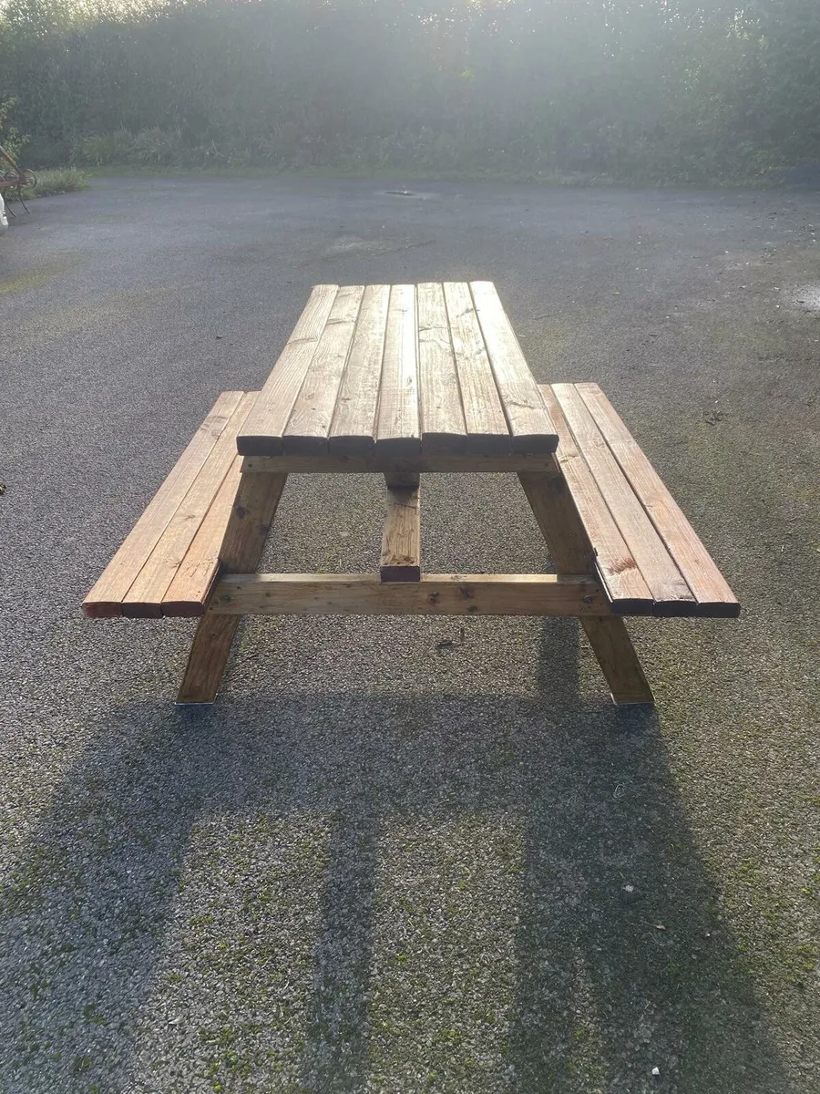 Picnic bench