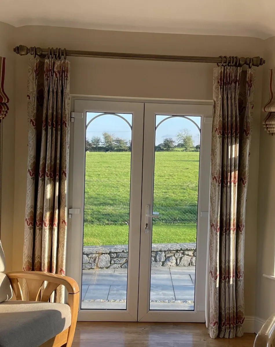 Curtain - Image 3