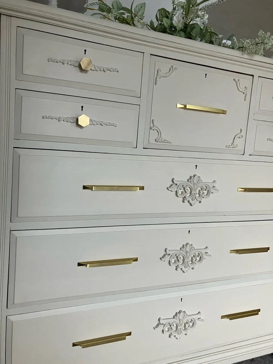 Chest of drawers. - Image 1