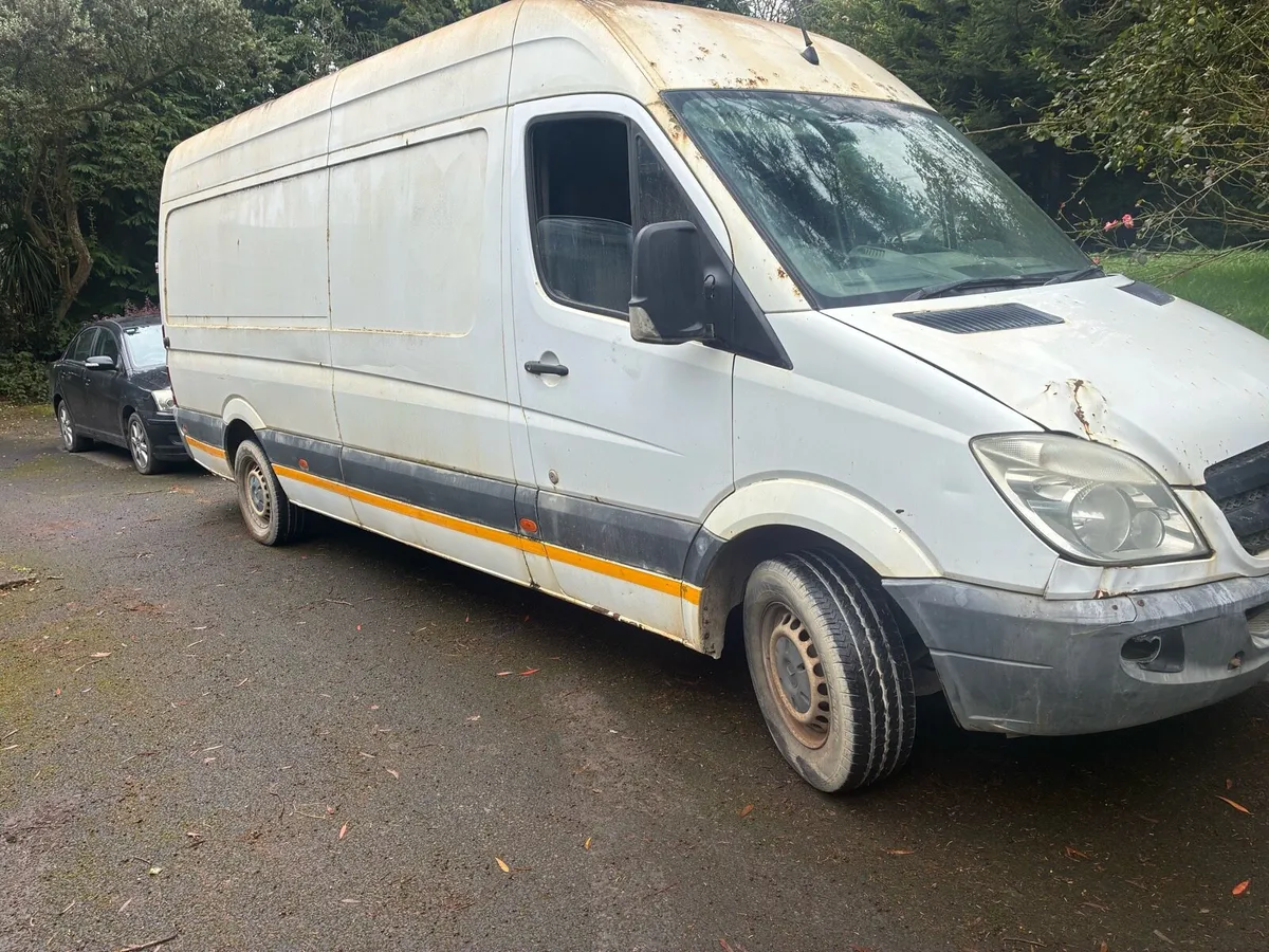 Van - Image 2