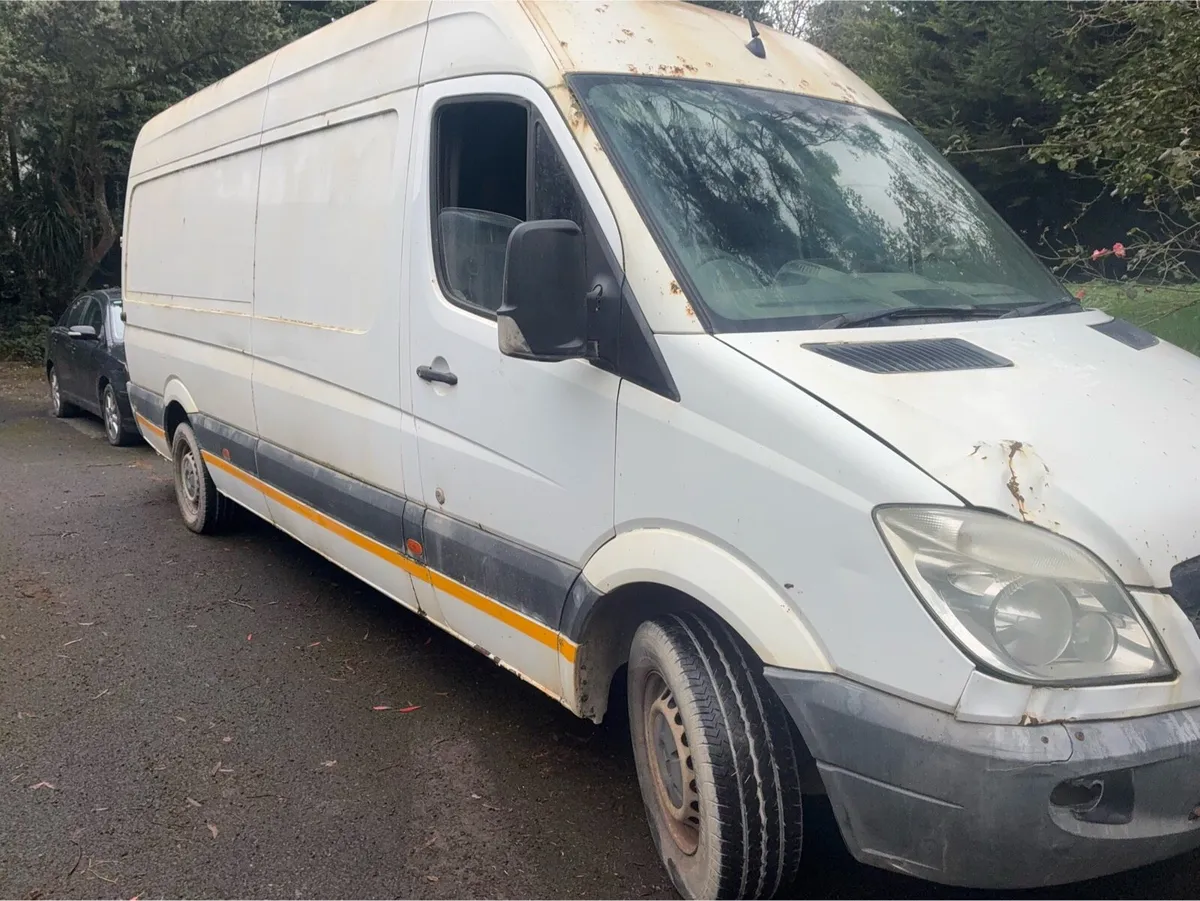 Van - Image 4