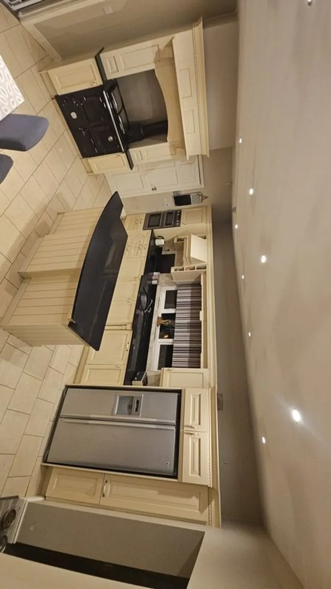 Fitted Kitchen - Image 1