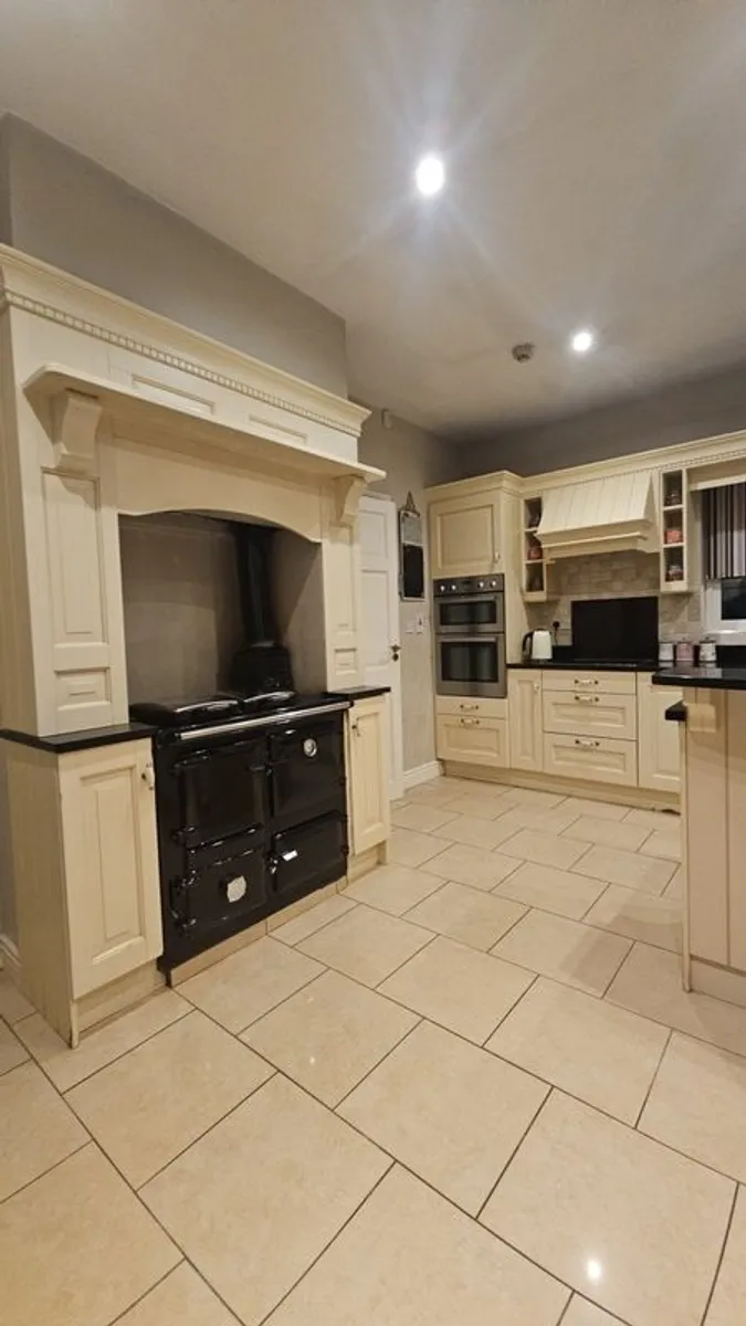 Fitted Kitchen - Image 2