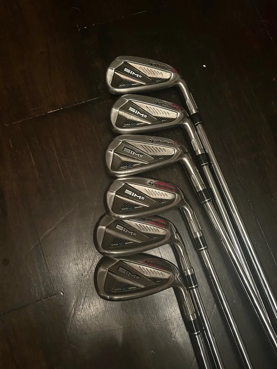 Taylormade Sim2 max irons - Image 1