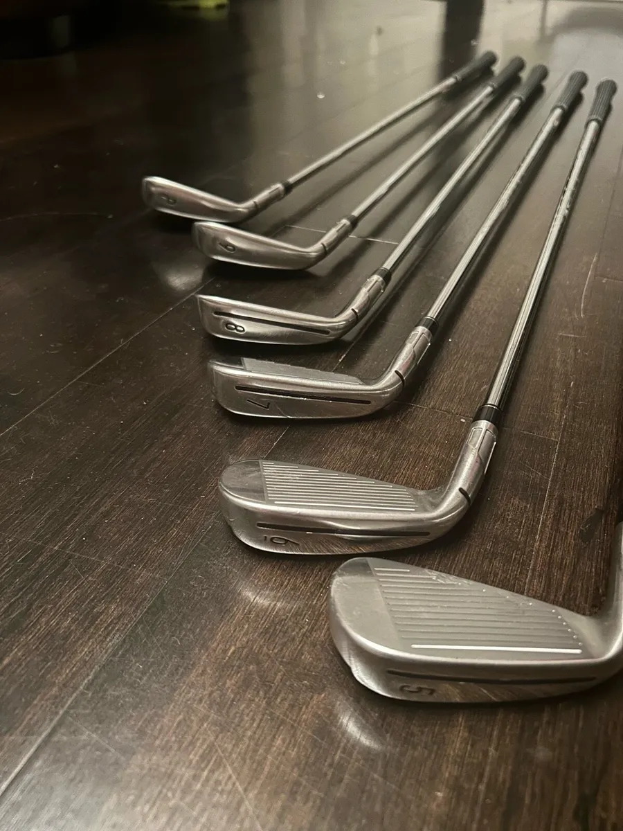 Taylormade Sim2 max irons - Image 2