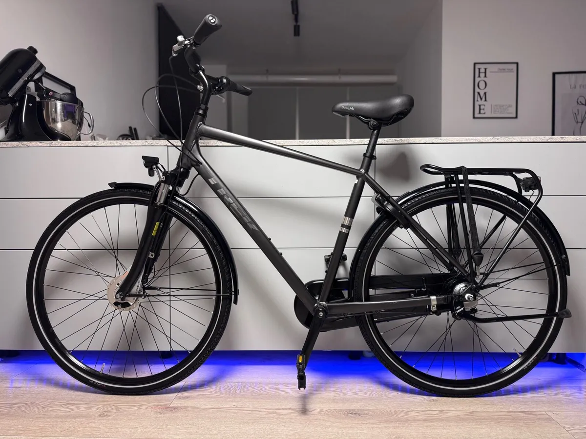 TREK District 1 City Bike Fully Equipped (Like NEW - Image 2