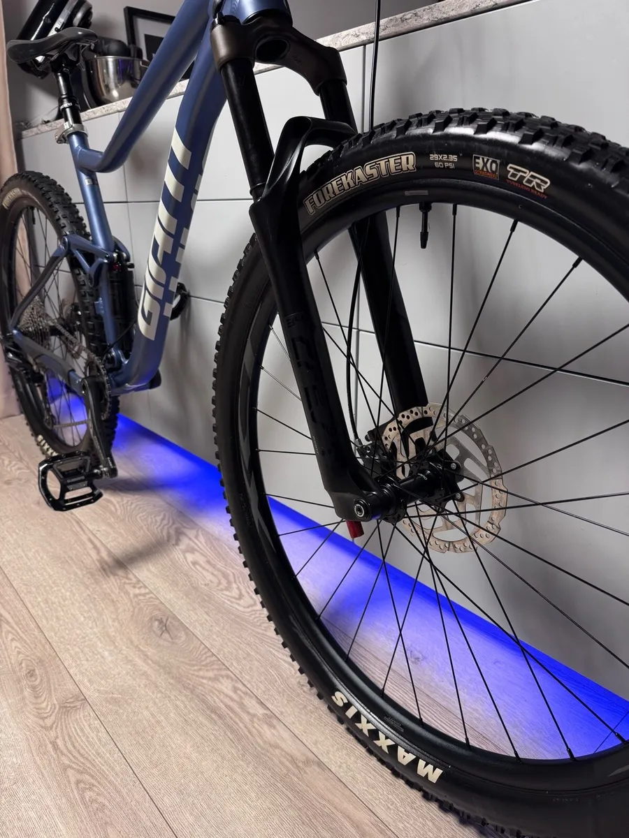GIANT Stance Full Suspension Bike (Like NEW) - Image 4