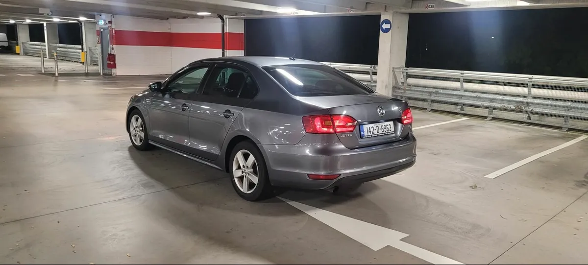 Volkswagen Jetta 2014 - Image 2
