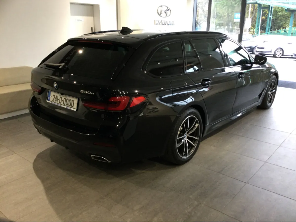 BMW 5-Series 530e M SPORT TOURER - Image 2