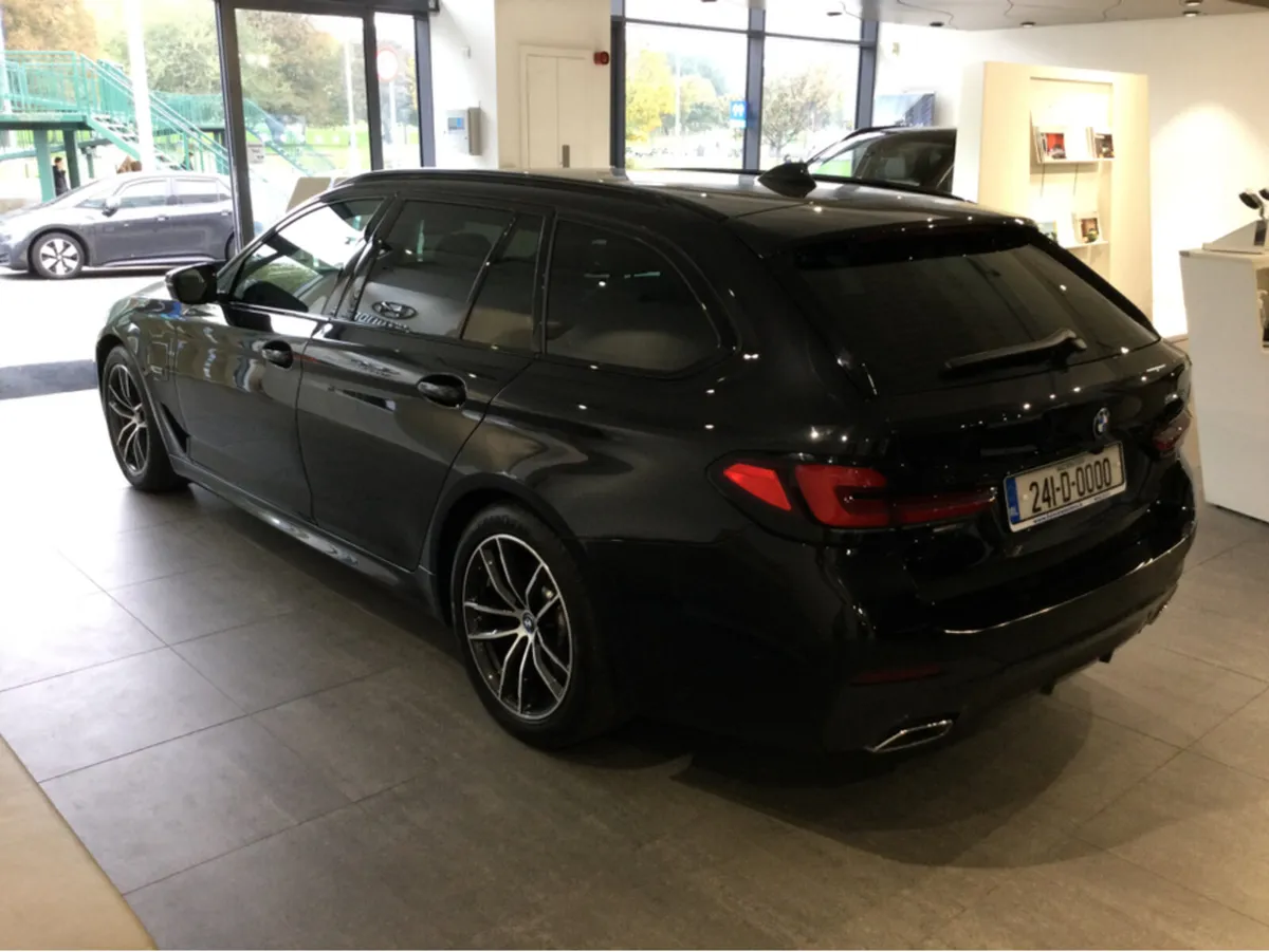 BMW 5-Series 530e M SPORT TOURER - Image 4