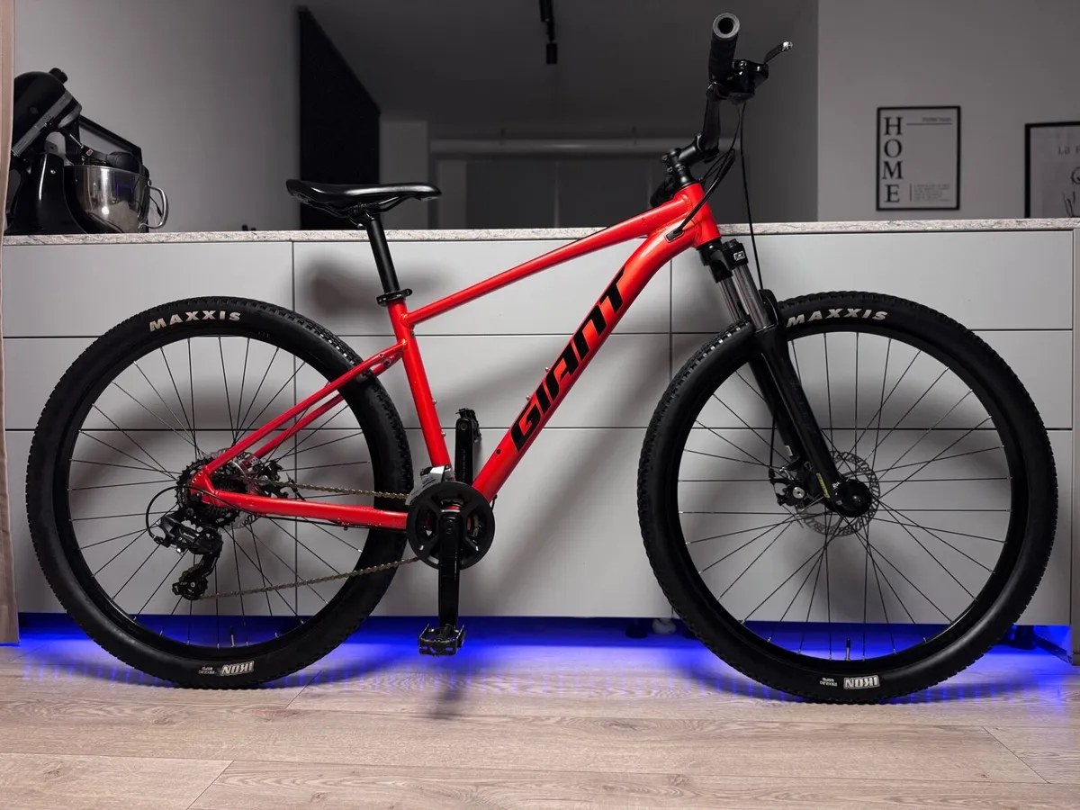 GIANT Talon Hardtail Bike - Image 1