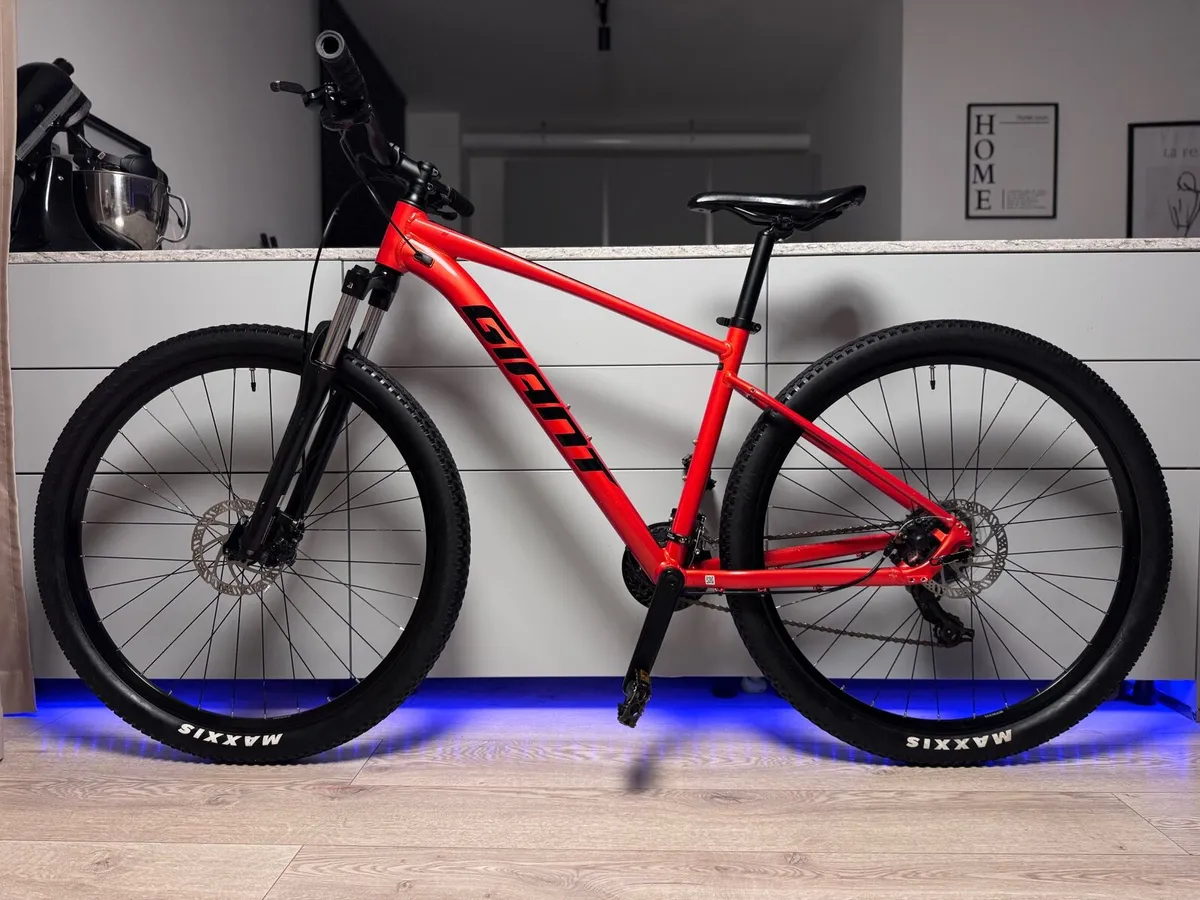 GIANT Talon Hardtail Bike - Image 2