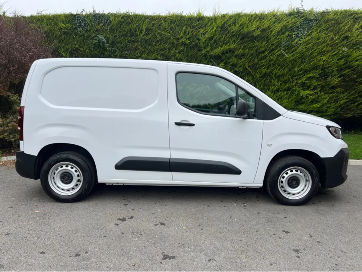 Peugeot Partner 2024 ACTIVE PLUS 1.5 HDI 3 SEATER - Image 2