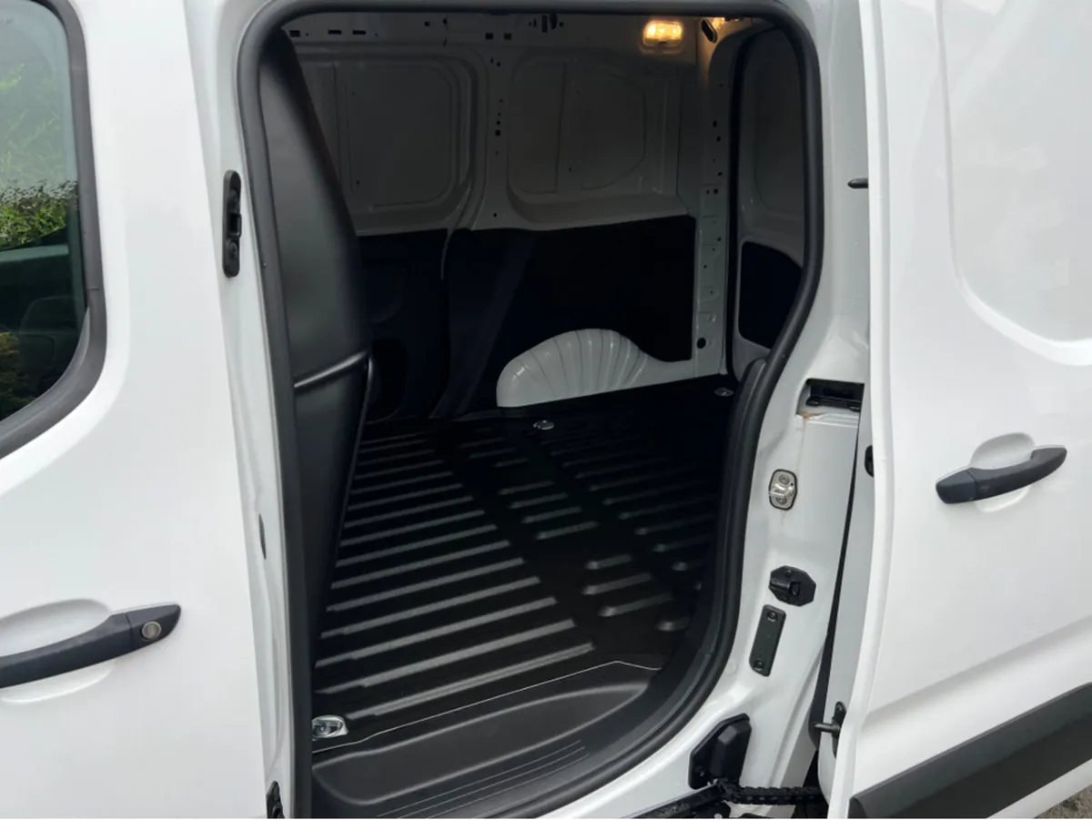 Peugeot Partner 2024 ACTIVE PLUS 1.5 HDI 3 SEATER - Image 4