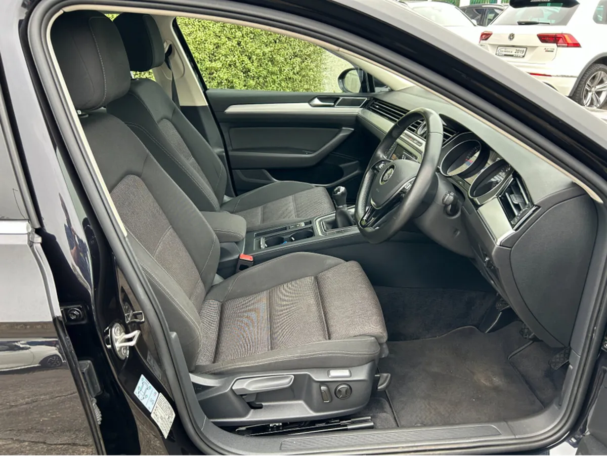Volkswagen Passat 1.6 TDI COMFORTLINE 120BHP 4DR - Image 4
