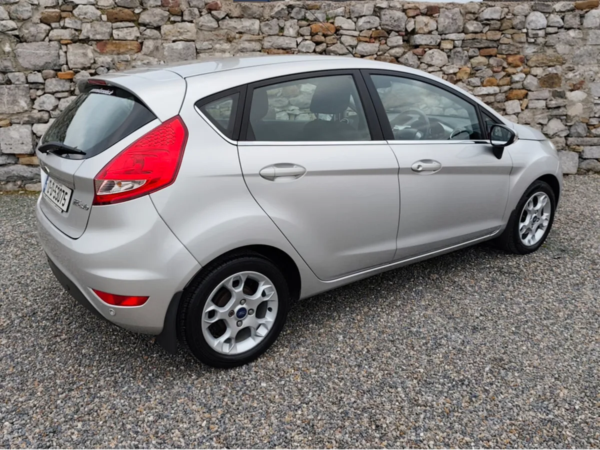 Ford Fiesta LOW MILES 1.25 ZETEC 82PS 5DR ARGENTO - Image 2